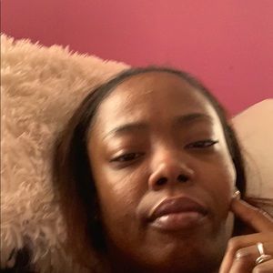 Meet your Posher, Nia